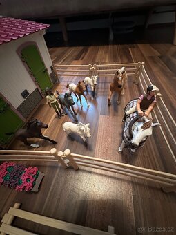 Stáj Schleich s příslušenstvím - 6