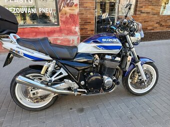 Suzuki GSX 1400 - 6