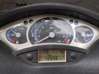 Yamaha X-MAX 250 bílý - 6