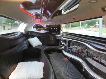 Lincoln Town Car - 6