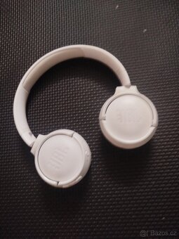 Sluchátka JBL Tune 520BT bílé - 6