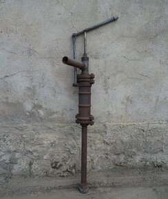 Historická retro industriální pumpa - 6