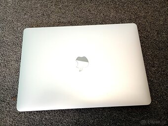 MacBook PRO 13 palců Apple M1 chip 8 GB RAM 256 ssd 120cykl - 6
