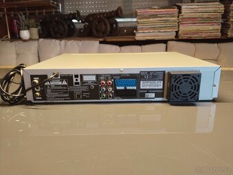 Philips DVDR3320V | Kombinovaný VHS / DVD rekordér - 6