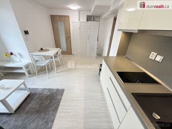 Pronájem bytu 2+kk 40 m2 P2 Nové Město po rekonstrukci výtah - 6