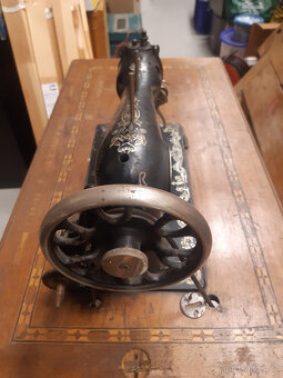 Krásný šicí stroj Bobbin - 6