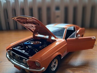 Model auta Ford Mustang GT Fastback, 1:18 - 6
