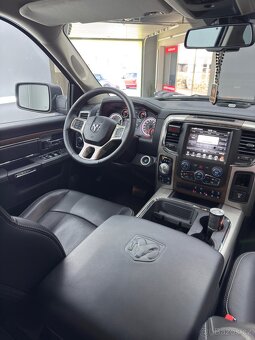Prodám Dodge RAM 1500 LARAMIE 4x4 2018 Top stav - 6