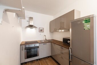 Prodej bytu 1+kk Praha Východ - 6