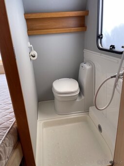 Prostorný rodinný karavan Eifelland Holiday, 3 palandy - 6
