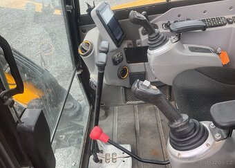 Prodám 5 tun. rýpadlo 2022 JCB 50 Z - 2 s hydraulickou svah. - 6