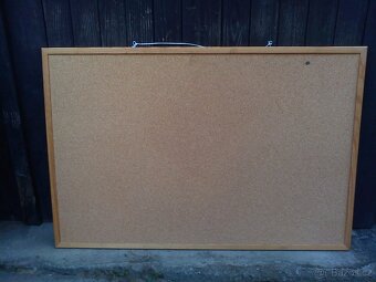 starý polštář nádobí lustr světlo židle hrneček talíř příbor - 6