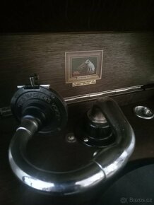 Dřevěný gramofon H.M.V - 6