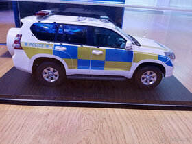 1/18 Toyota Prado Police - 6