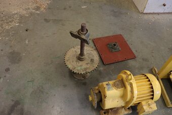 Motor s převodovkou + příslušenství - 6