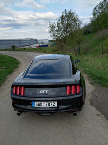 Prodám Ford Mustang GT manuál - 6
