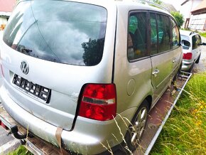 Prodám díly z Volkswagen Touran 2.0 TDI 103kw BKD, DSG - 6