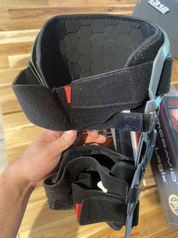 Ortéza na levé koleno McDavid 4200 Bio-Logix L - 6