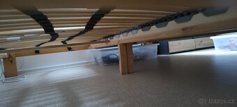 Nízká postel z masivu 200x180 cm – možnost dovozu do Prahy n - 6