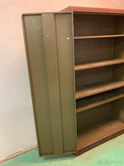 Trezor skříňový dvoudveřový s policemi za 4.000 kč - 6