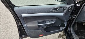 Prodám vůz Škoda Octavia 2 1.9tdi pd combi FACELIFT černá - 6