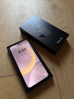 Samsung Galaxy S24 256GB šedý - 6