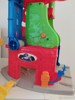 Dráha pro autíčka Fisher Price - 6