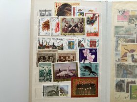 Poštovní známky - album světové - cca 600 ks - 6