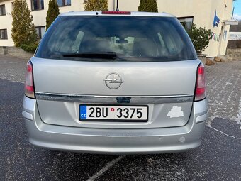 Opel Astra kombi 1,7 CDTI 81 kW, rok 2010 - 6