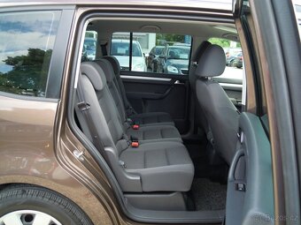 Volkswagen Touran 1.6TDi 7 MÍST-SERVIS-VSTŘIKY - 6