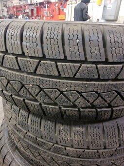 225/60/17 zimní - 6