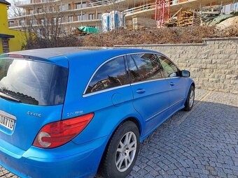 Mercedes-Benz R500 (W251) – 5.0 V8 | 6 míst - 6