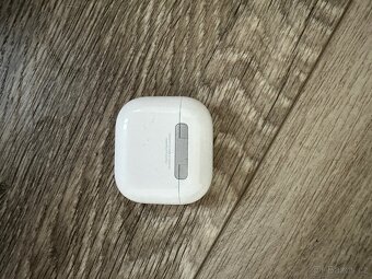 Apple AirPods 4 (bez ANC) - 6