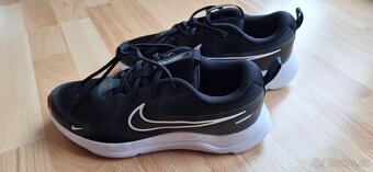NOVÉ sportovní boty Nike Cosmic Runner vel. 39 - 6