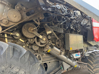 Prodám sklízecí mlatičku Massey Ferguson 7382 Centora - 6
