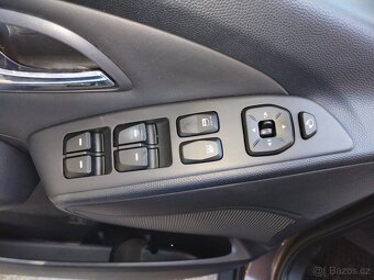 Hyundai ix35 2.0CRDi 4x4-Koup.ČR,CEBIE, SERVISKA, PO SERVISU - 6
