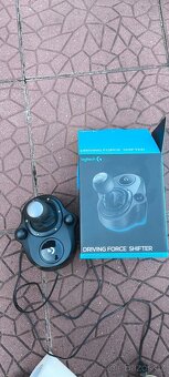Prodám volant Logitech G29 s řadící pákou - 6