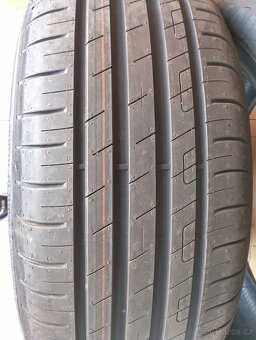 Goodyear EfficientGrip 225/55 R17 - 6