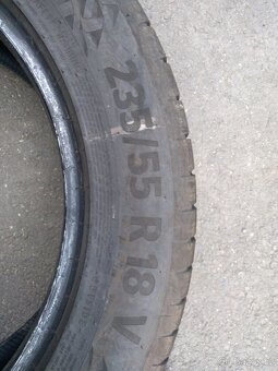 Prodám 2 letní gumy Continental 235/55 R18 DOT 5023 - 6