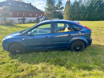 Ford Focus 1.6 74kW rv. 2006 STK 09/26 zimní pneu - 6