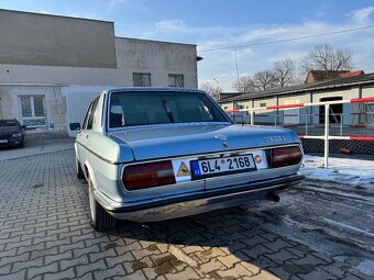 BMW e3, 3.0L - 6
