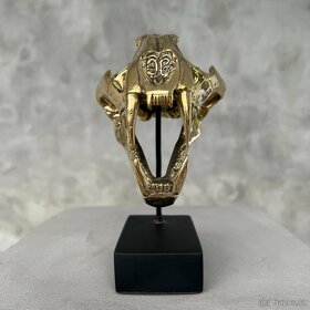 Bronzová interiérová socha Leopard sněžný na stojanu 19,5cm - 6