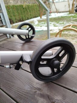 Chodítko pro seniory Rollator - 6