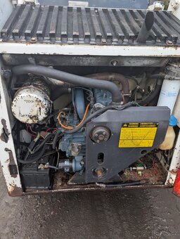 Bobcat 743 smykovy nakladač - 6