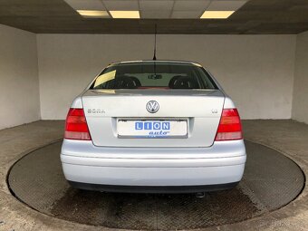 VOLKSWAGEN BORA 1.6i - 6