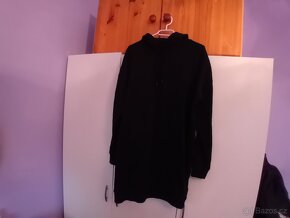 Černá oversized mikina/šaty s kapucí - 6