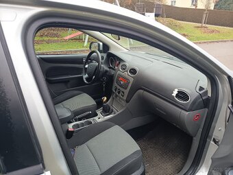 Focus 1.6 i 74kw rok 2011 - 6