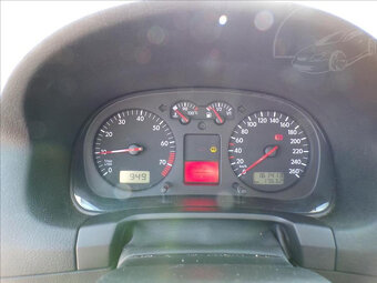 Volkswagen Golf 1,6 16V-HNED ODJÍŽDÍTE - 6