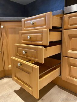 Masivní kuchyňská linka z Německa se spotřebiči - 6