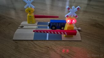 dřevěná vláčkodráha osmička + přejezd - 6